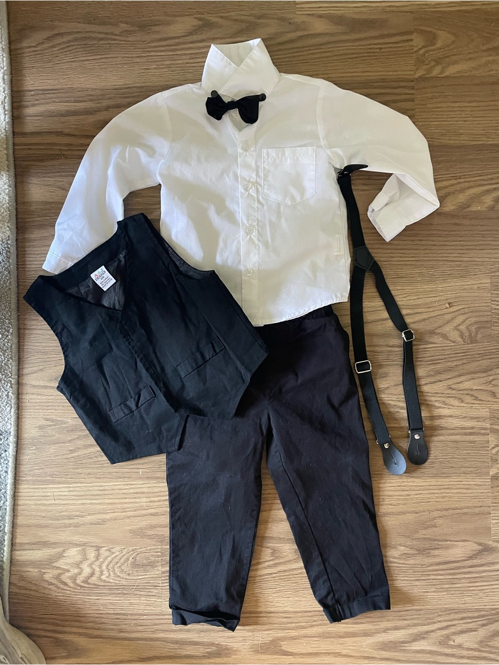Boys Wedding Set. Classic Black and White, suspenders with Bow Tie. Size 2T/3T
